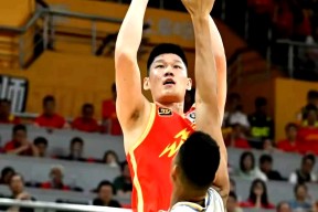 米兰sports-包含今夜深圳男篮手感冰凉：NBA总决赛节点到来，底气十足，临场指挥获称赞的词条-米兰sports